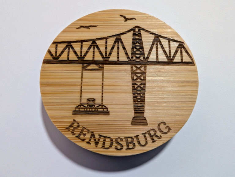Vorne die Hochbrücke, auf der Rückseite Flaschenöffner und dann auch noch Magnet